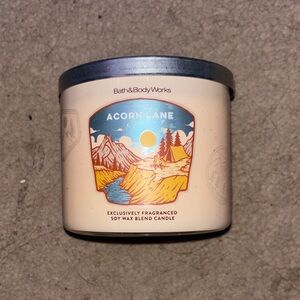 Bath & Body Works Acorn Lane Candle - Cream and Silver